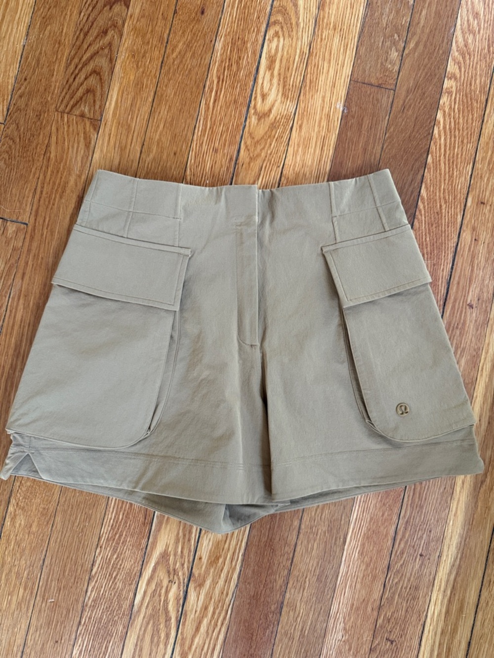 Lululemon High-Rise Cargo Pocket Women’s Shorts — Taupe